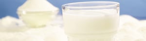 Reconstituting dried milk powder into homogeneous liquid milk